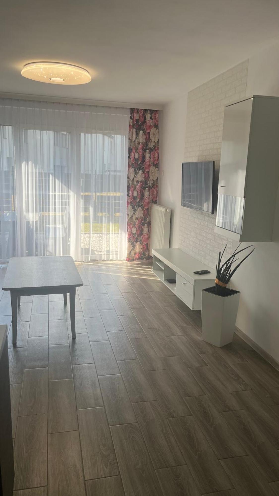 1 Tyskie Apartamenty Z Ogrodkiem Tychy Exterior photo